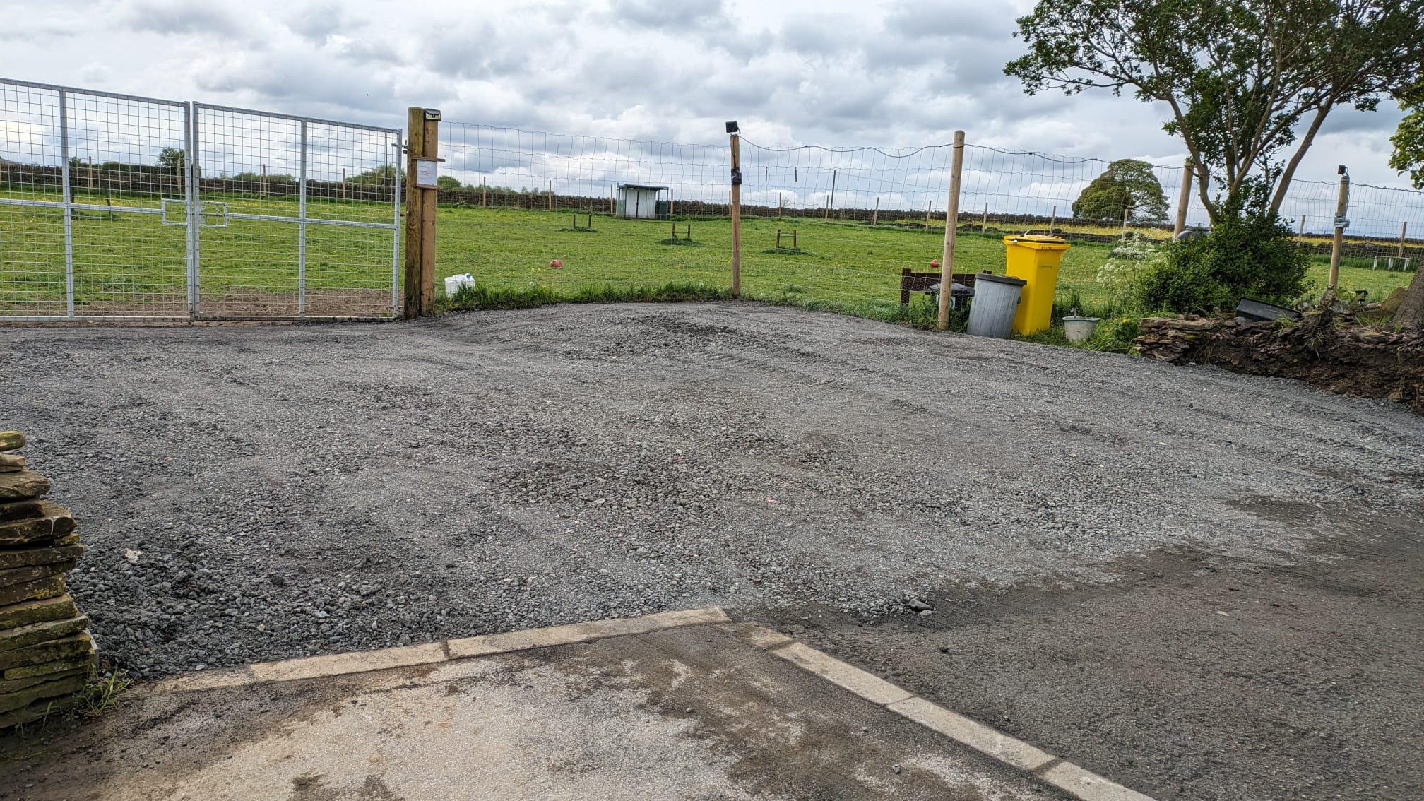 Parking area at Bark-Island Dog Field